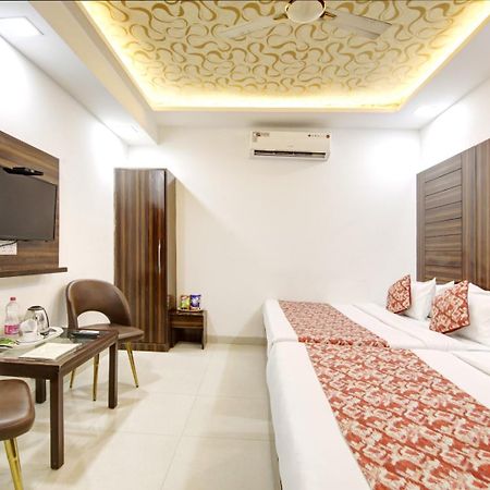 Hotel Devrana Delhi Airport New Delhi Exteriör bild