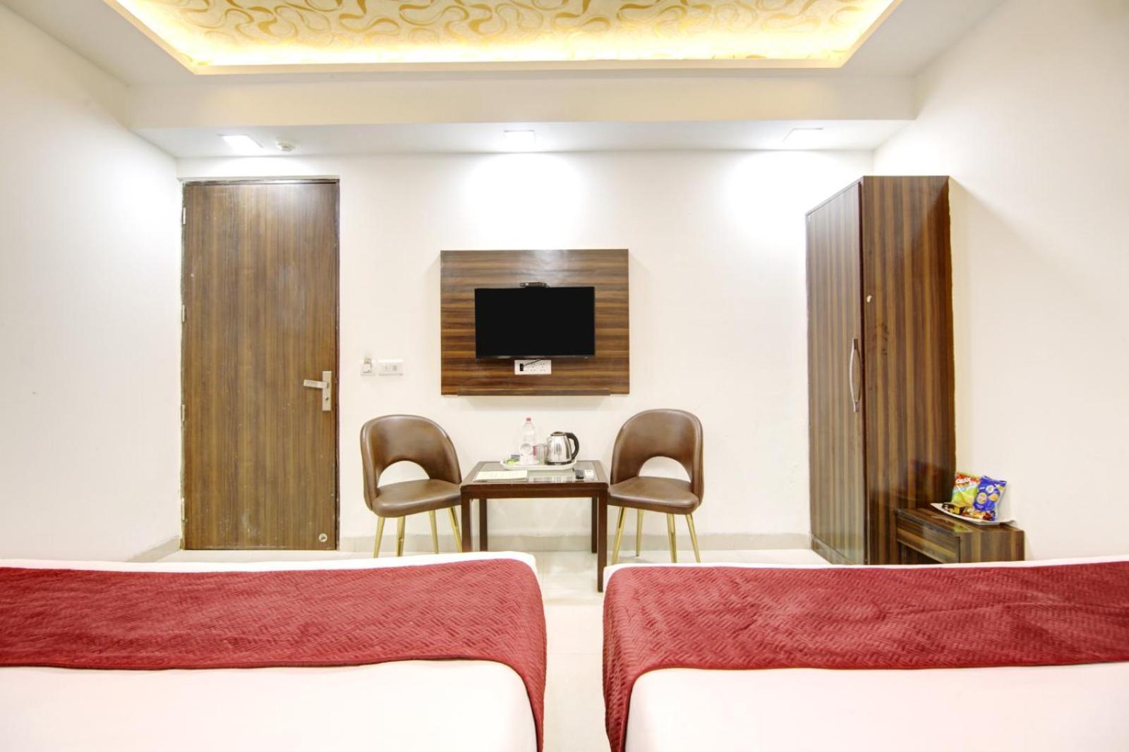 Hotel Devrana Delhi Airport New Delhi Exteriör bild