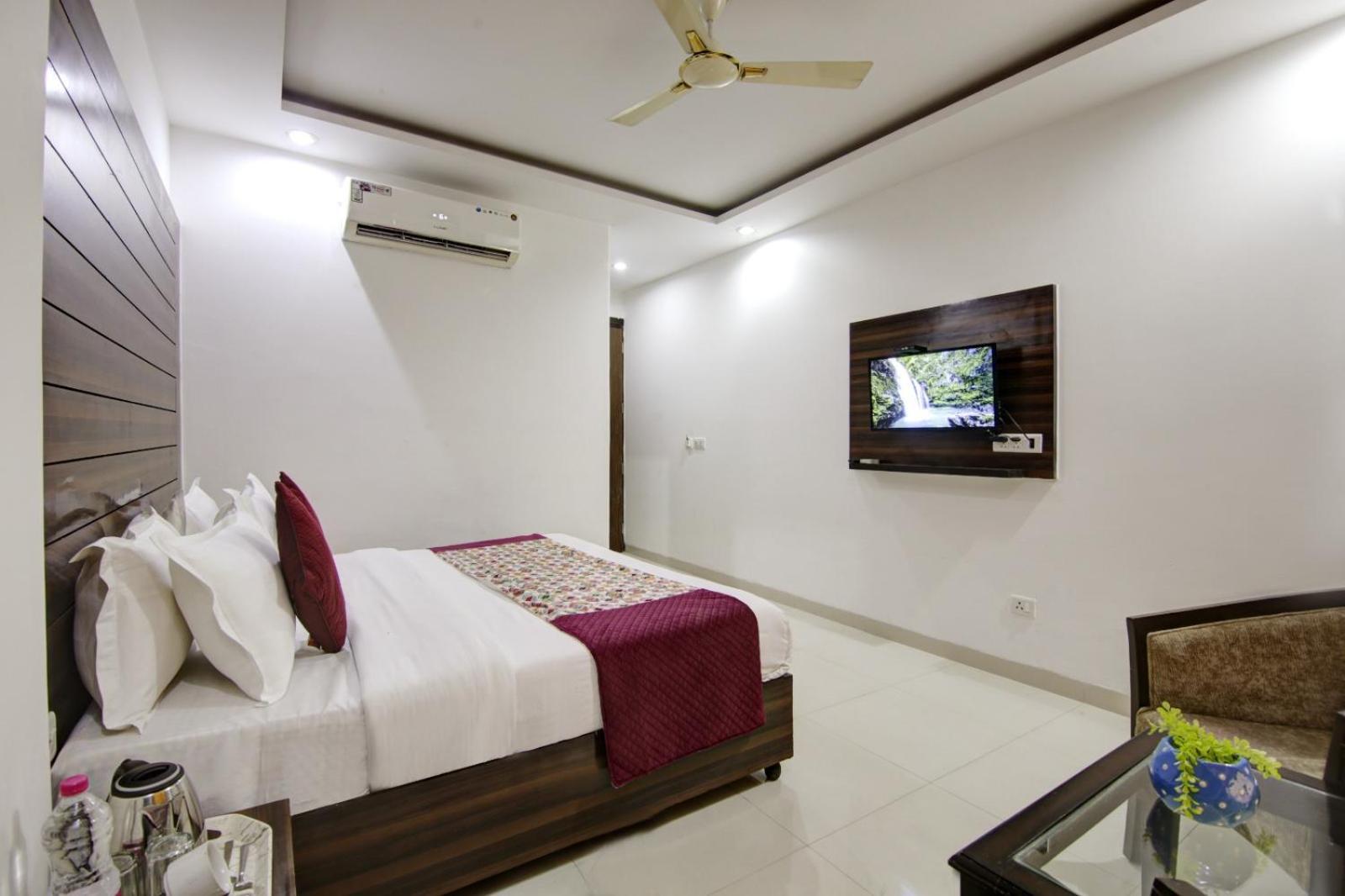 Hotel Devrana Delhi Airport New Delhi Exteriör bild