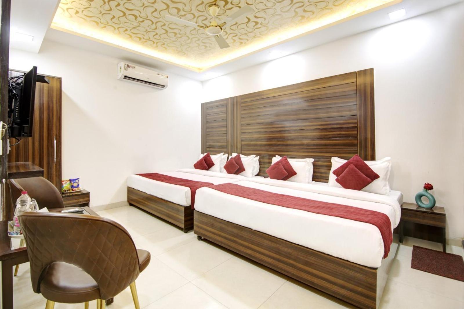 Hotel Devrana Delhi Airport New Delhi Exteriör bild