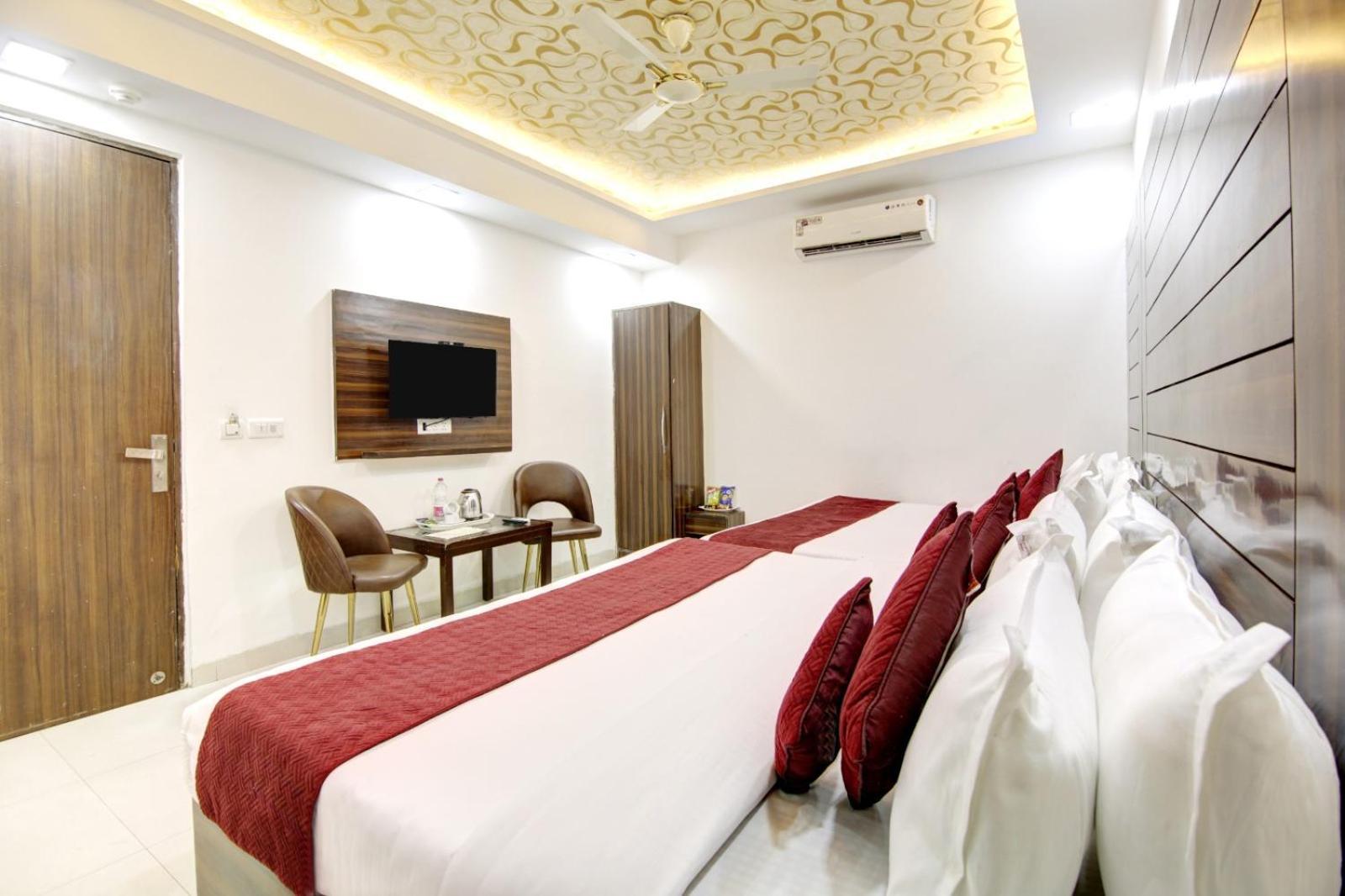 Hotel Devrana Delhi Airport New Delhi Exteriör bild
