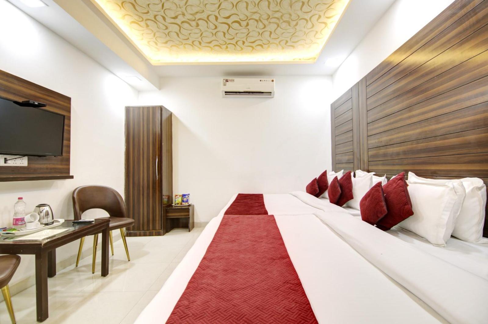 Hotel Devrana Delhi Airport New Delhi Exteriör bild