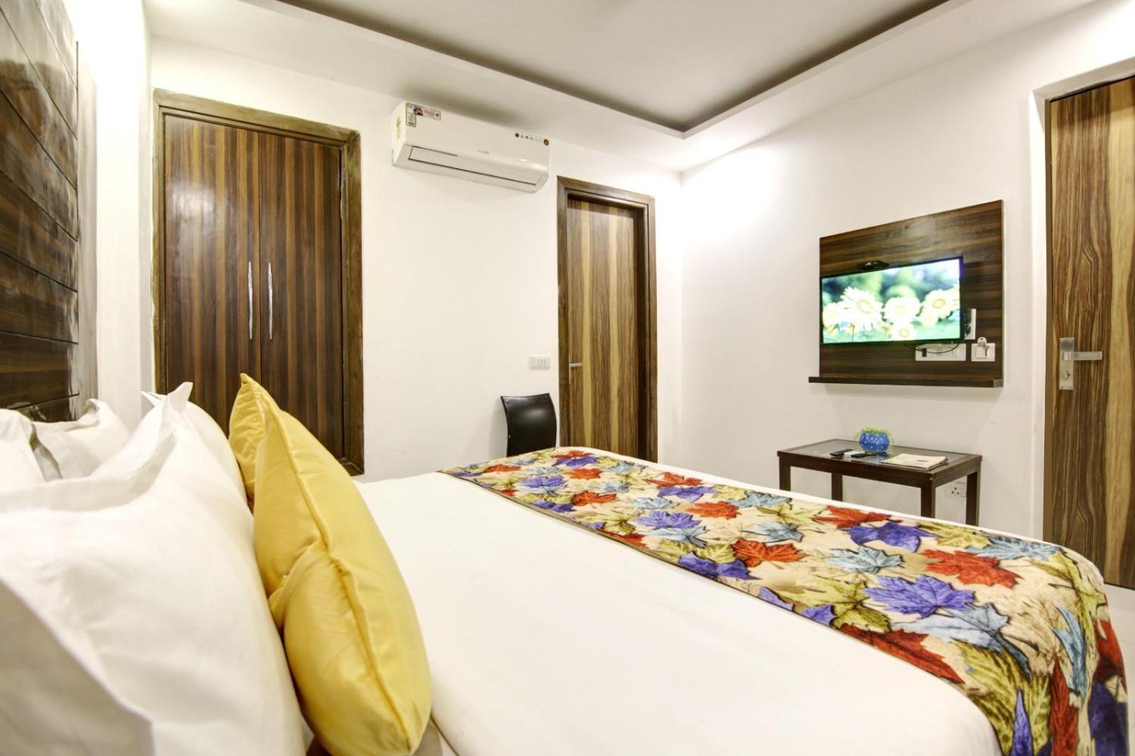 Hotel Devrana Delhi Airport New Delhi Exteriör bild