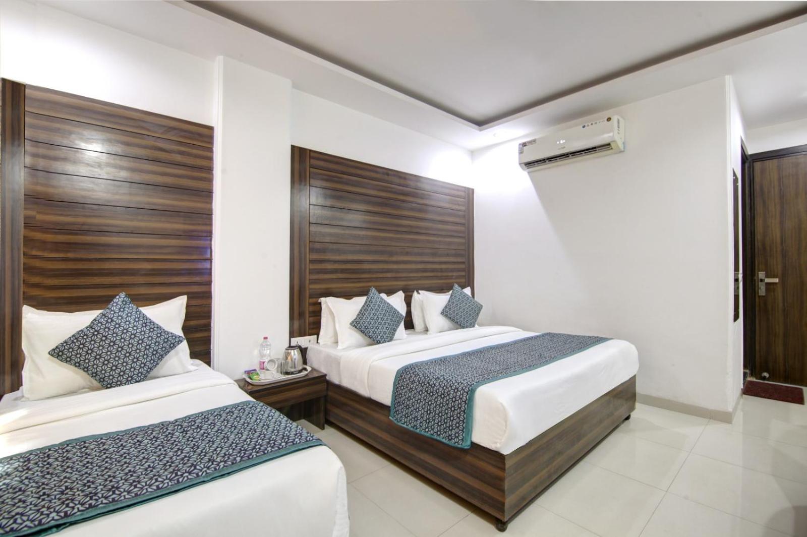 Hotel Devrana Delhi Airport New Delhi Exteriör bild
