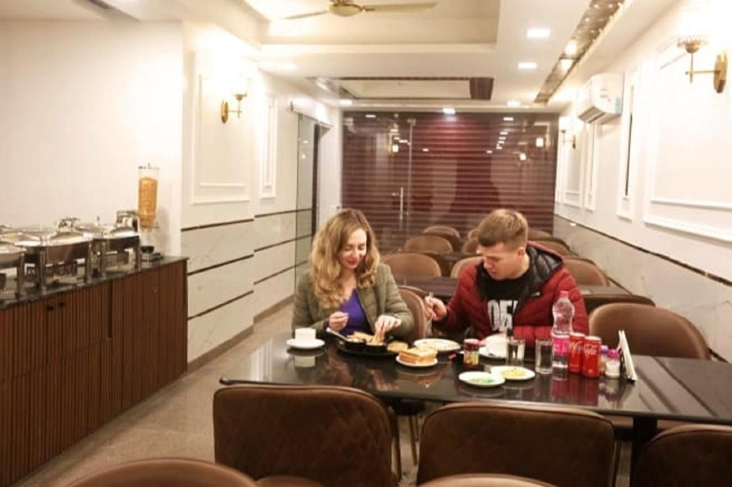 Hotel Devrana Delhi Airport New Delhi Exteriör bild